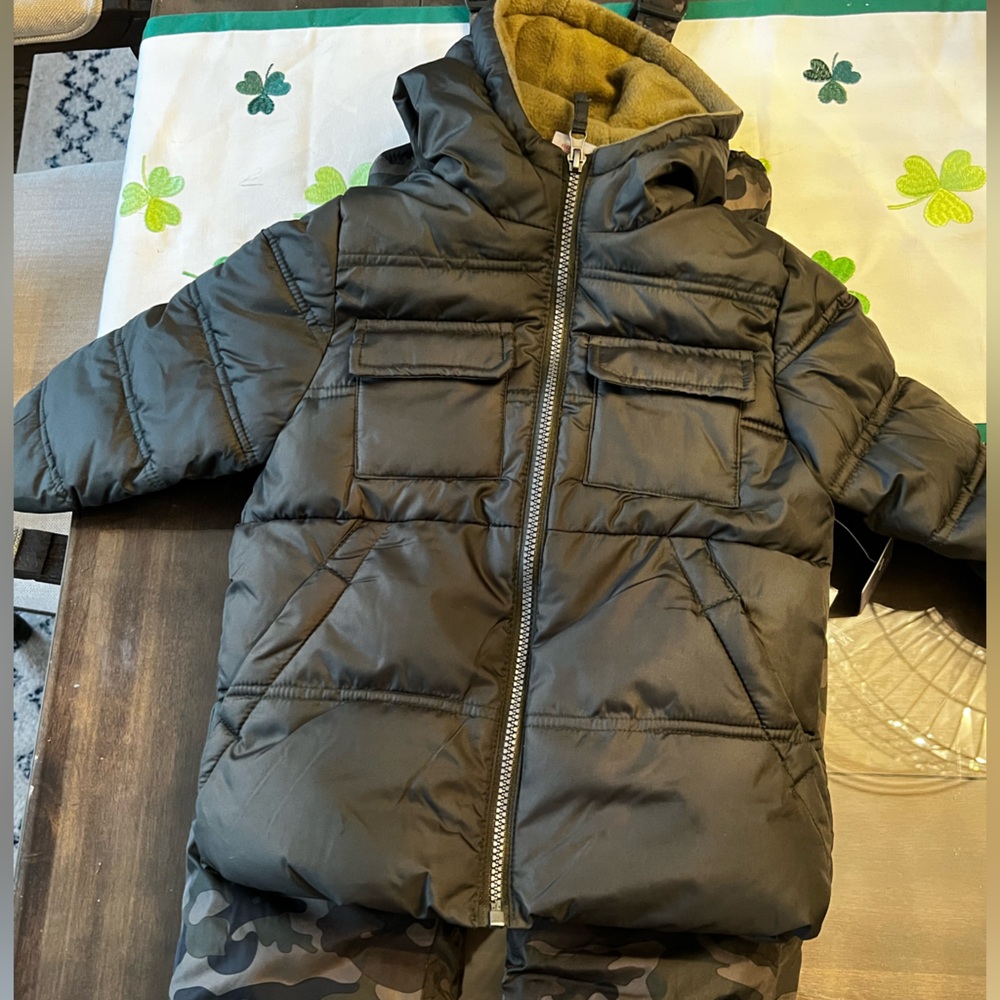 Tahari ski pants and jacket nwt